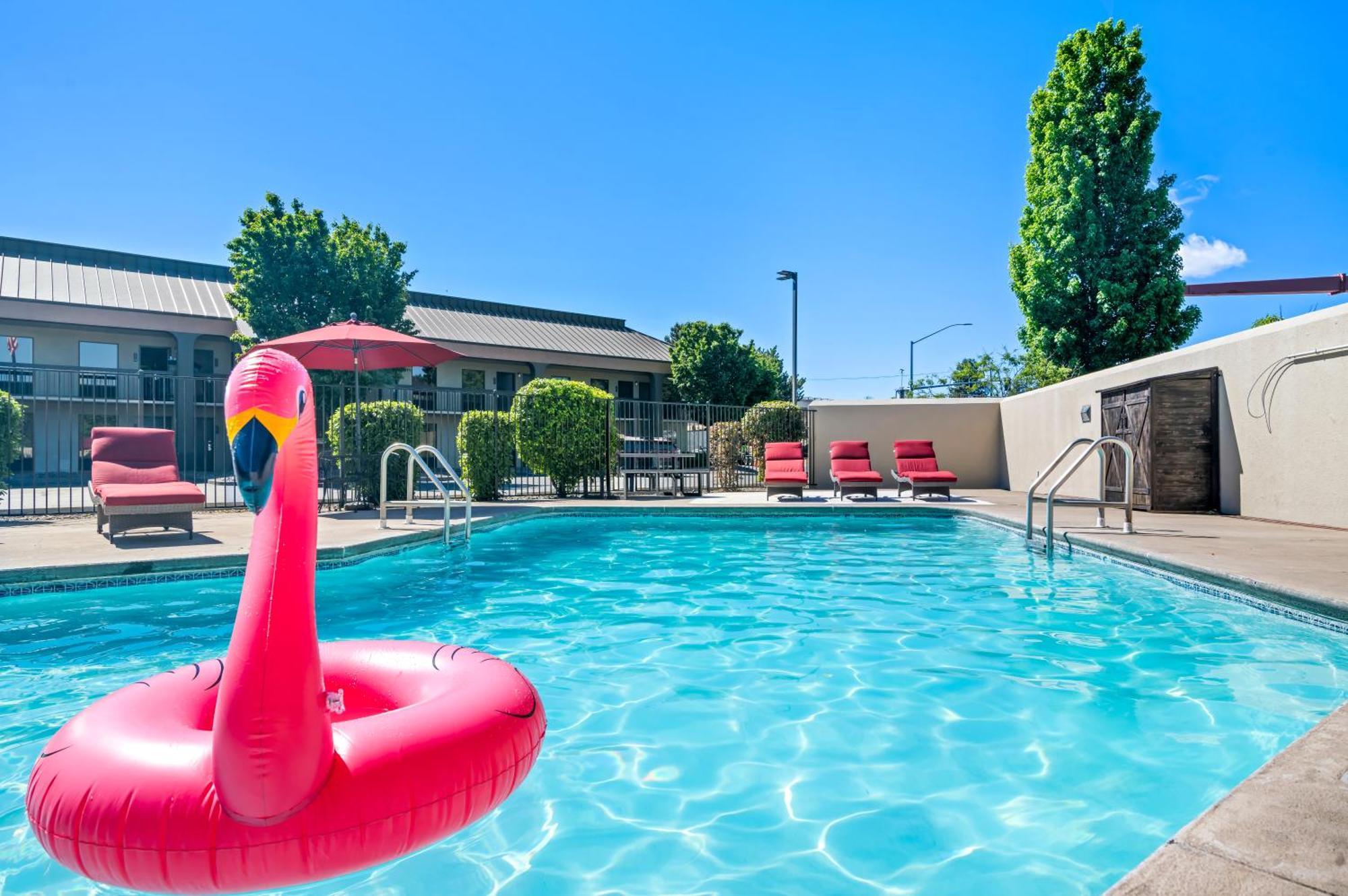 Red Lion Inn & Suites Deschutes River - Bend Zewnętrze zdjęcie