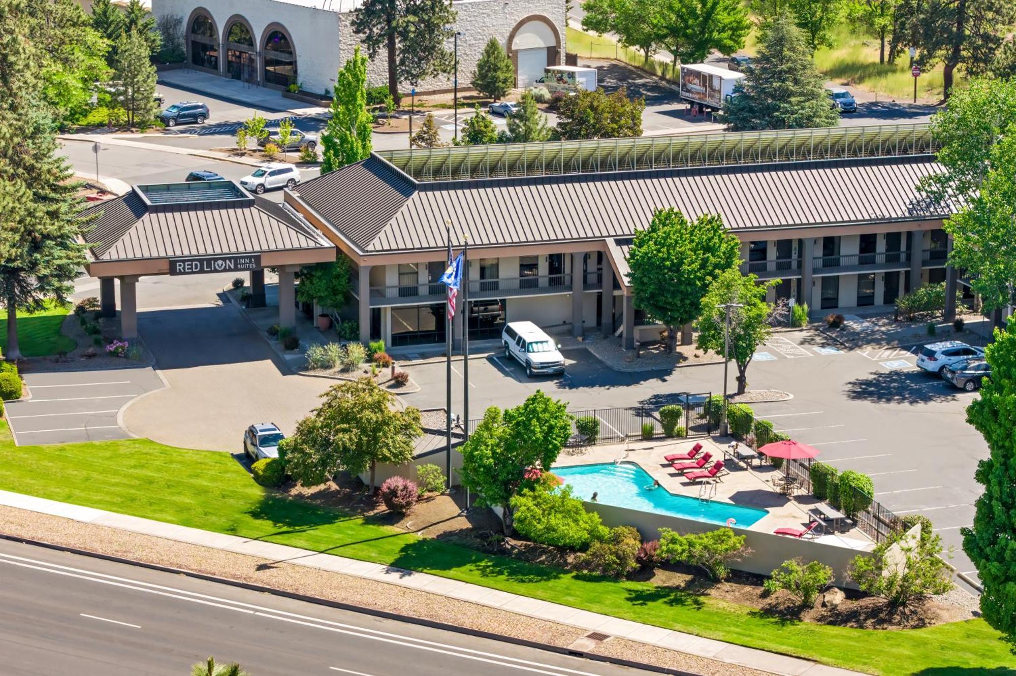 Red Lion Inn & Suites Deschutes River - Bend Zewnętrze zdjęcie