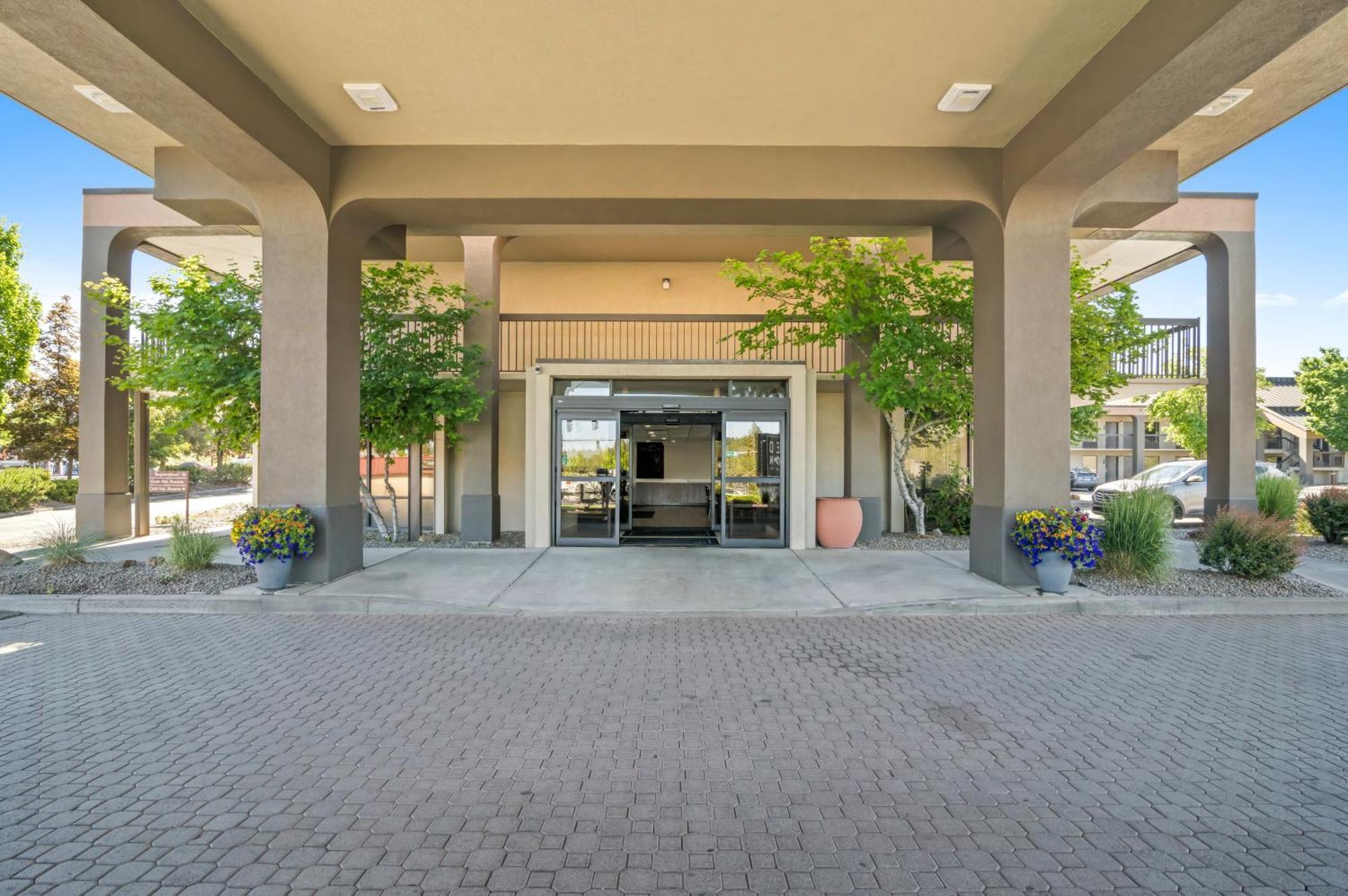 Red Lion Inn & Suites Deschutes River - Bend Zewnętrze zdjęcie