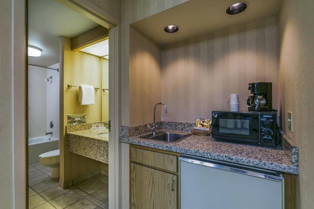 Red Lion Inn & Suites Deschutes River - Bend Zewnętrze zdjęcie