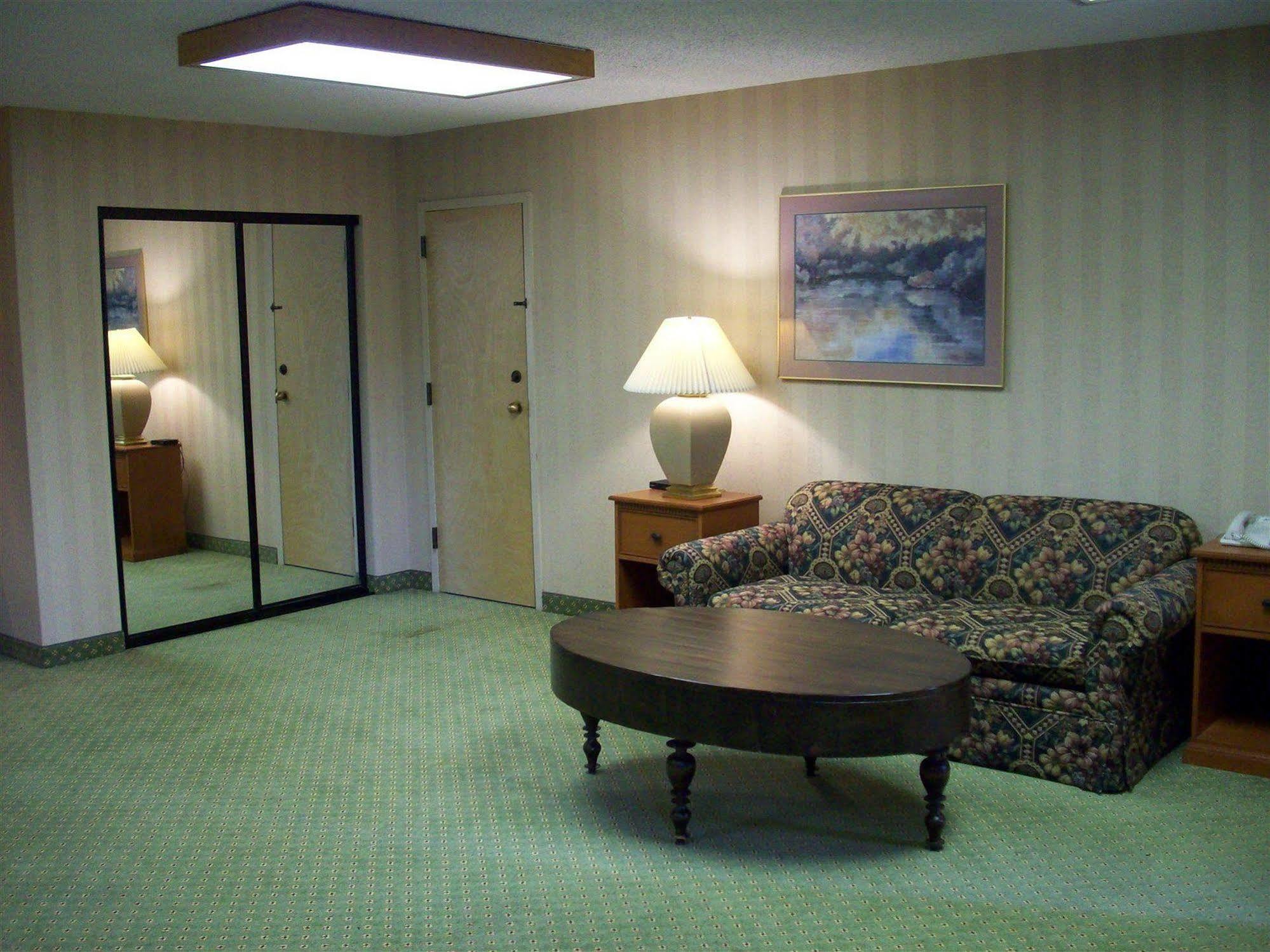 Red Lion Inn & Suites Deschutes River - Bend Zewnętrze zdjęcie